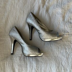 Womens size 9 peep toe pumps. Very glittery ! ✨